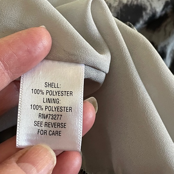 Apt 9 Black Gray White Animal Print blouse Sleeveless size LG high neck ruffles - Picture 11 of 15